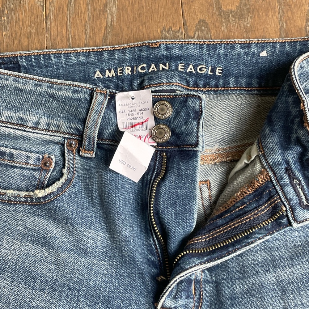 AE High-Waisted Artist Flare Jean. Size 8S